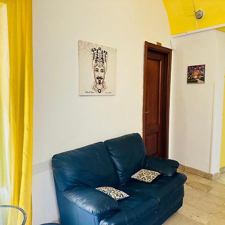Casa Vittoria Hotel Палермо Екстериор снимка