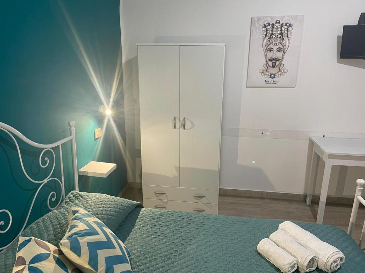 Casa Vittoria Hotel Палермо Екстериор снимка