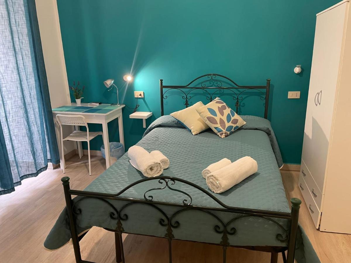 Casa Vittoria Hotel Палермо Екстериор снимка