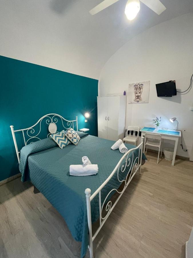 Casa Vittoria Hotel Палермо Екстериор снимка