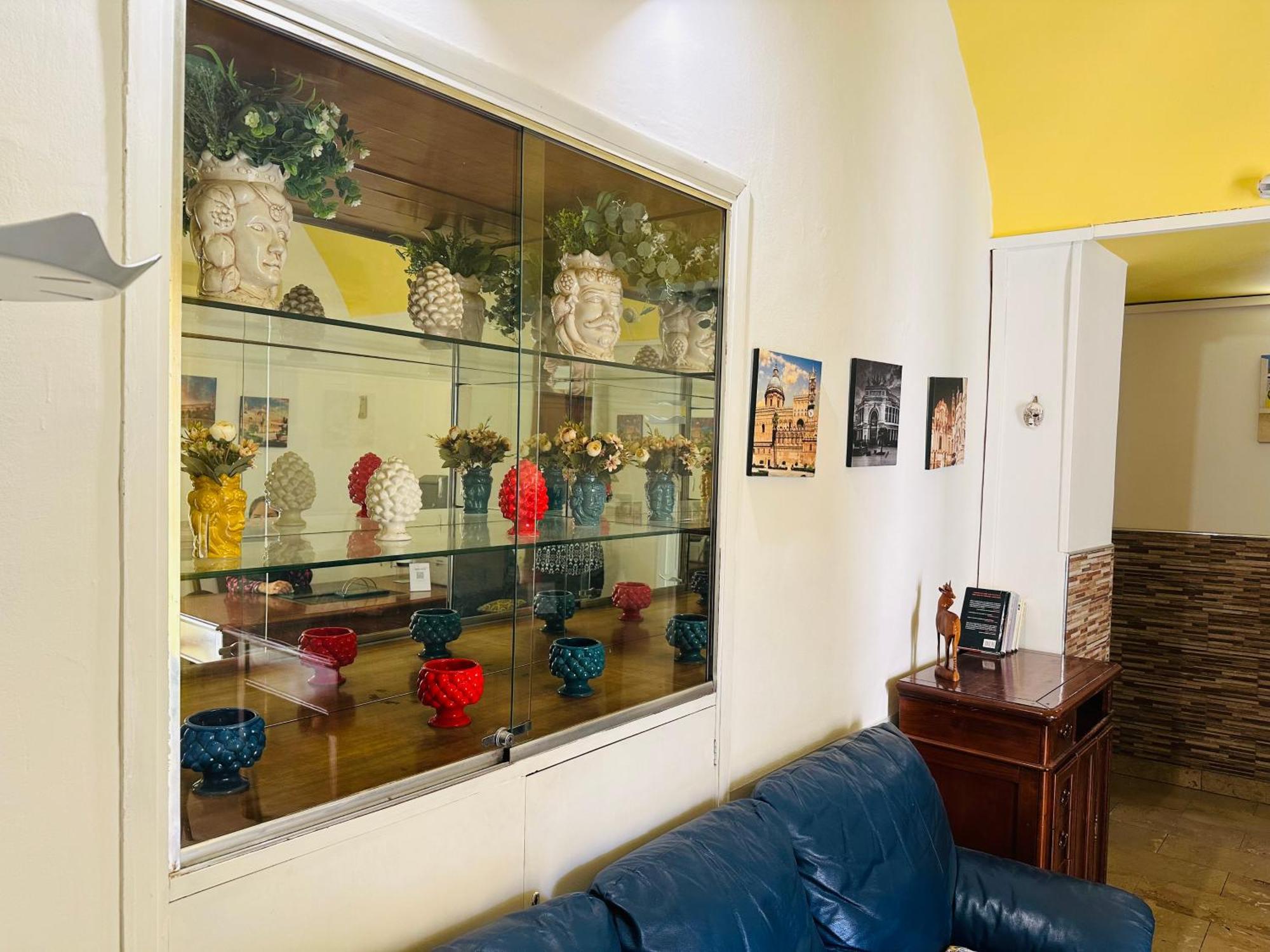 Casa Vittoria Hotel Палермо Екстериор снимка